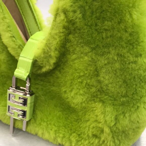 Givenchy Green Shoulder Bag with Plush Texture - Picture 5 of 11